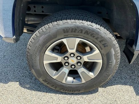 Used 2019 Chevrolet Colorado Z71 AWD/4WD image 14