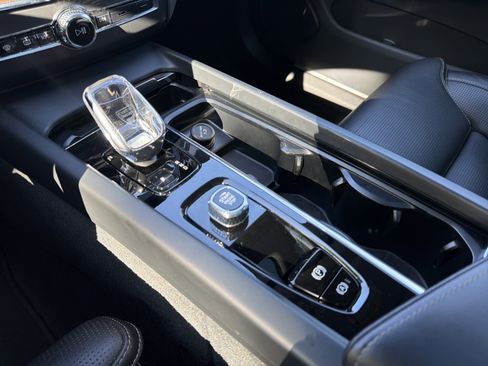 Certified 2023 Volvo XC60 B5 Ultimate FWD image 26