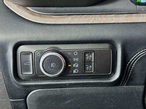 Used 2023 Ford Explorer Platinum w/ Technology Package AWD/4WD image 10