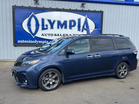 Used 2020 Toyota Sienna SE FWD image 1