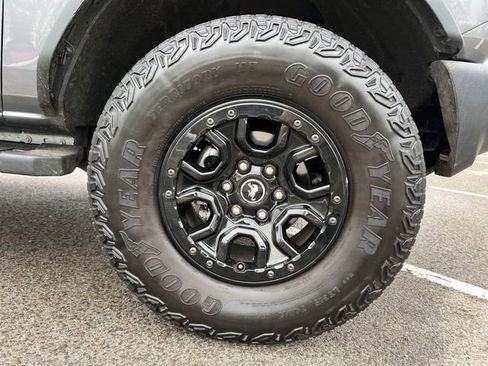 Used 2022 Ford Bronco Wildtrak image 13