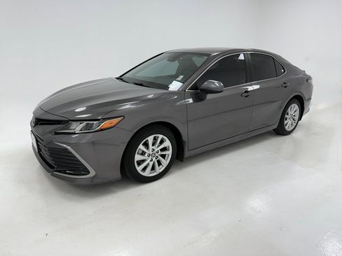 Used 2023 Toyota Camry LE image 5