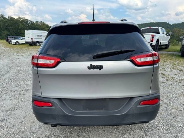 Used 2017 Jeep Cherokee Sport FWD image 7