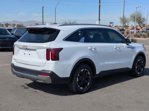 Certified 2025 Kia Sorento S image 5