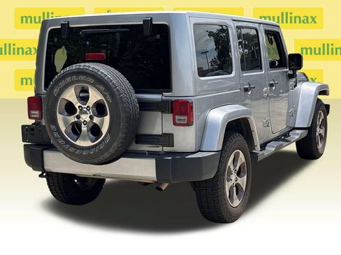 Used 2016 Jeep Wrangler Unlimited Sahara w/ Connectivity Group AWD/4WD image 4
