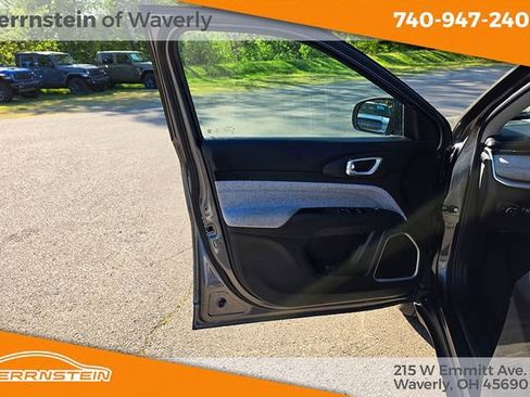 Used 2022 Jeep Compass Latitude image 13