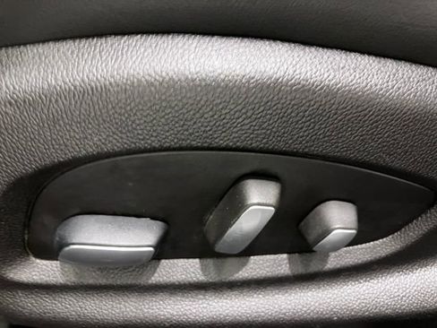 Used 2013 Cadillac XTS Premium image 13