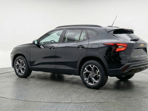 Used 2025 Chevrolet Trax LT image 6
