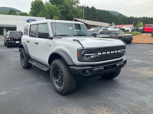 New 2026 Ford Bronco Badlands w/ Sasquatch Package AWD/4WD image 3