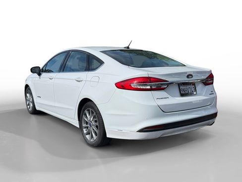 Used 2017 Ford Fusion SE FWD image 3