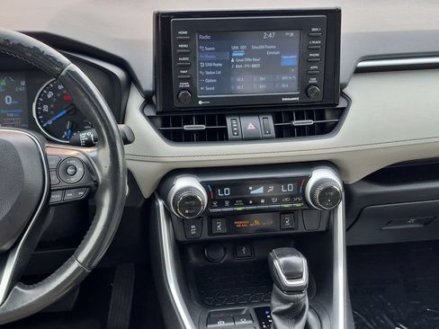 Used 2022 Toyota RAV4 XLE Premium AWD/4WD image 17