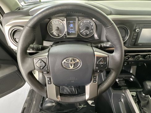 Used 2018 Toyota Tacoma SR5 image 11