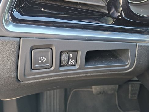 New 2025 Cadillac XT6 Luxury image 23