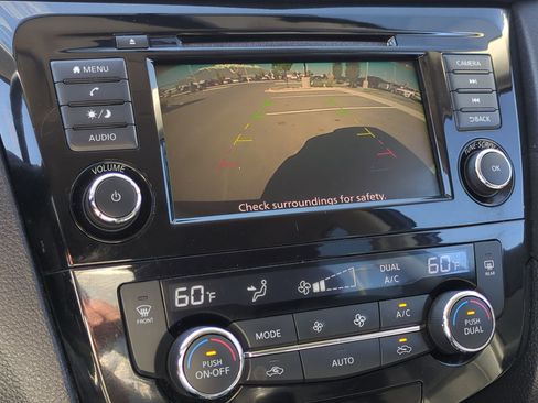 Used 2018 Nissan Rogue SV image 26