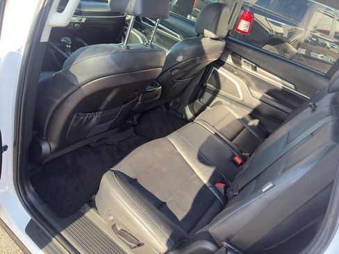 Used 2023 Kia Telluride LX image 12