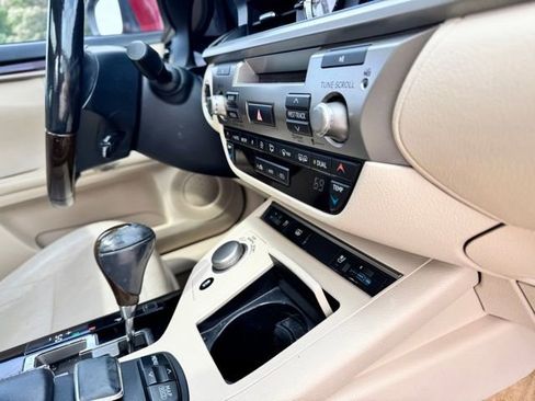 Used 2014 Lexus ES 350 w/ Luxury Package FWD image 33