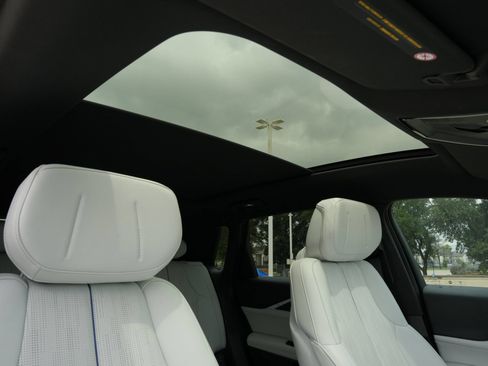 Certified 2024 Cadillac Lyriq Luxury RWD image 25