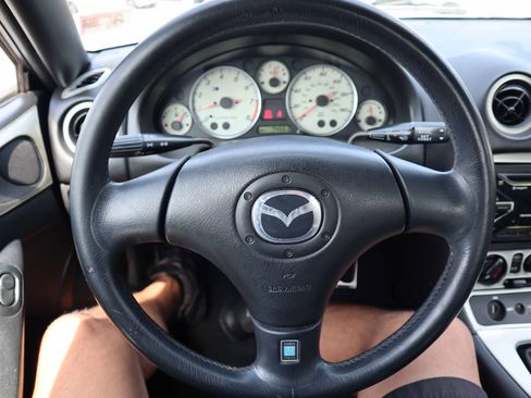 Used 2003 MAZDA MX-5 Miata RWD image 23