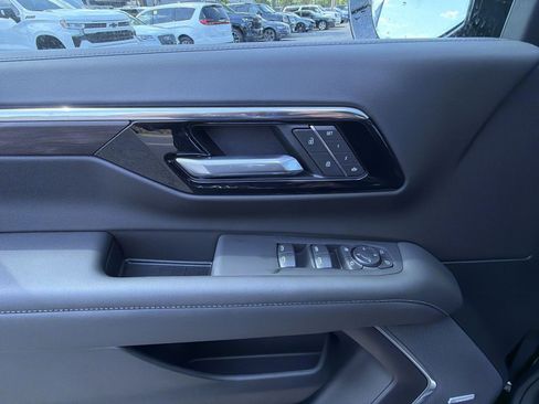 New 2026 Chevrolet Suburban Z71 w/ Comfort Package AWD/4WD image 15
