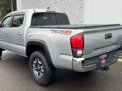 Used 2019 Toyota Tacoma TRD Off-Road image 9
