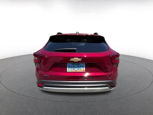 Used 2025 Chevrolet Trax LT FWD image 12