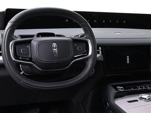 New 2026 Lincoln Navigator Reserve AWD/4WD image 11