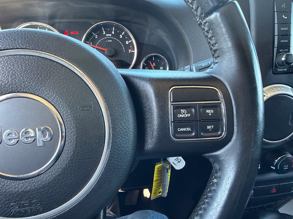 Used 2017 Jeep Wrangler Unlimited Sahara w/ Connectivity Group AWD/4WD image 31