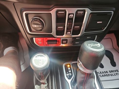 Used 2018 Jeep Wrangler Unlimited Rubicon AWD/4WD image 29