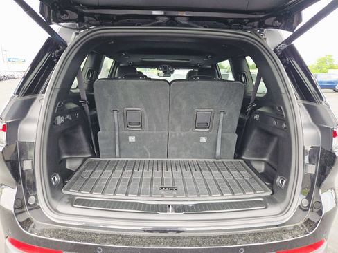 Used 2023 Jeep Grand Cherokee L Laredo AWD/4WD image 16