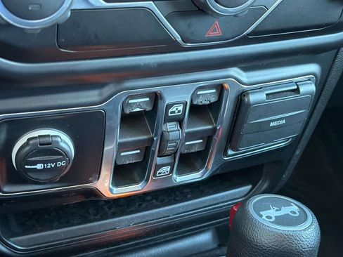 Used 2019 Jeep Wrangler Unlimited Sport S image 16