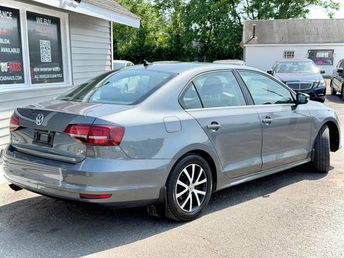 Used 2017 Volkswagen Jetta SE FWD image 8