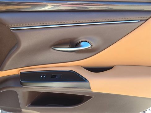 Used 2019 Lexus ES 350 Luxury w/ Premium Package image 22