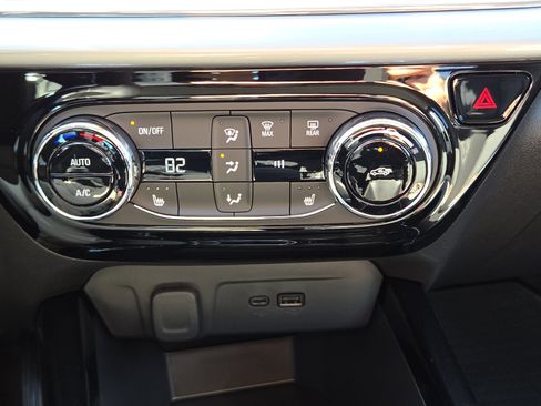 New 2025 Chevrolet Trax LT w/ LT Convenience Package image 19