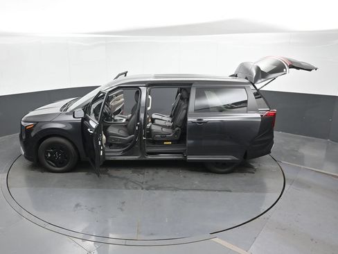 Used 2026 Kia Carnival FWD image 52
