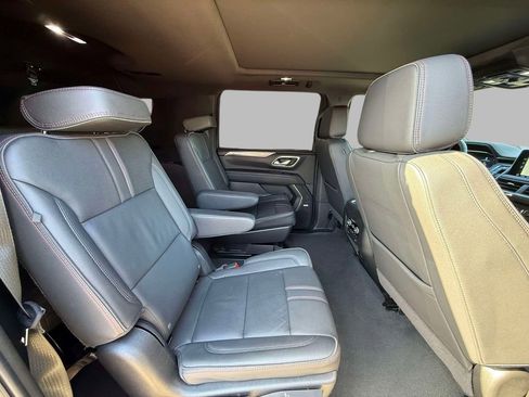 Used 2024 Chevrolet Suburban RST w/ Luxury Package image 16