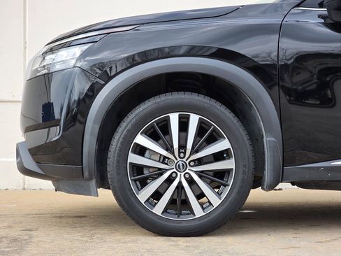 Used 2024 Nissan Pathfinder Platinum image 40