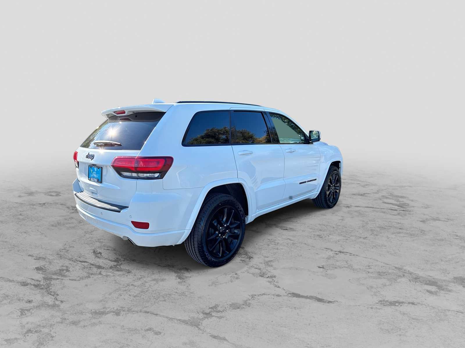 Used 2018 Jeep Grand Cherokee Altitude AWD/4WD image 8