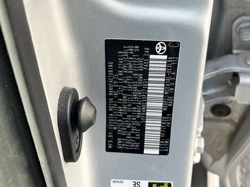 Used 2025 Toyota Corolla LE image 28