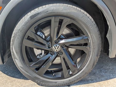 Used 2023 Volkswagen Tiguan SE R-Line FWD image 33