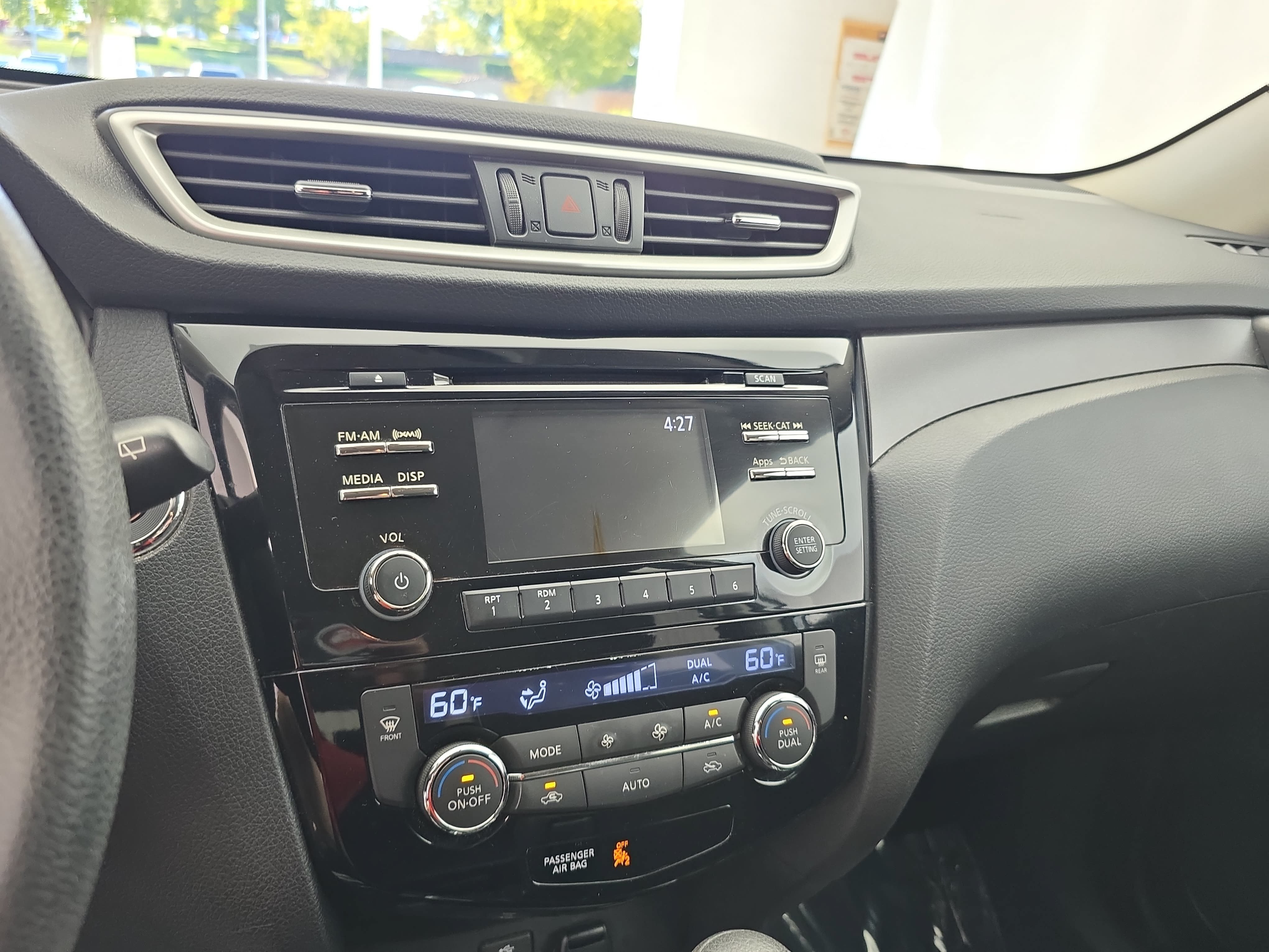 Used 2015 Nissan Rogue SV FWD image 19