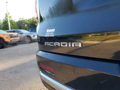 Used 2023 GMC Acadia Denali w/ Denali Ultimate Package FWD image 7