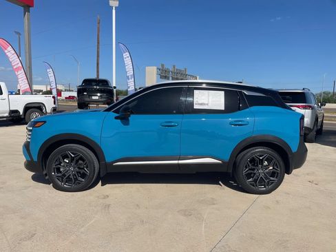 Certified 2025 Nissan Kicks SR FWD image 2