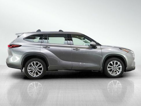 Used 2025 Toyota Highlander Limited AWD/4WD image 6