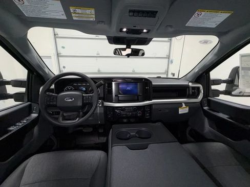 New 2026 Ford F250 XL w/ XL Driver Assist Package AWD/4WD image 9