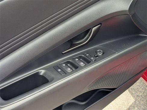 Used 2025 Hyundai Elantra Sport image 9