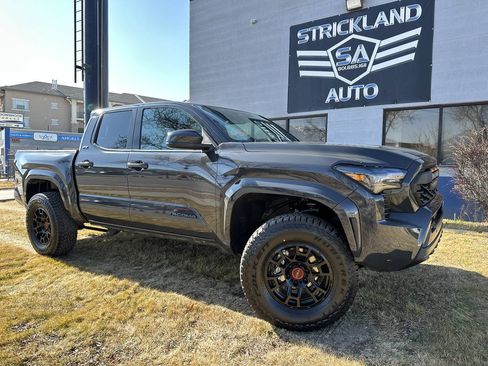 Used 2025 Toyota Tacoma SR5 AWD/4WD image 1