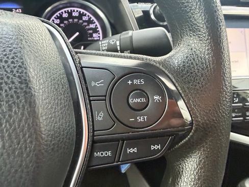 Used 2020 Toyota Camry LE image 14