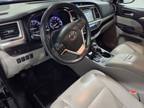 Used 2018 Toyota Highlander XLE image 6