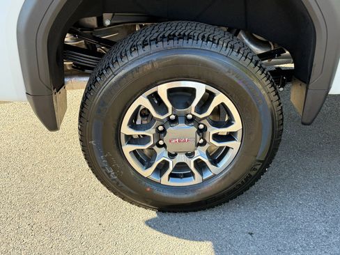 New 2026 GMC Sierra 2500 SLT w/ SLT Premium Package image 11