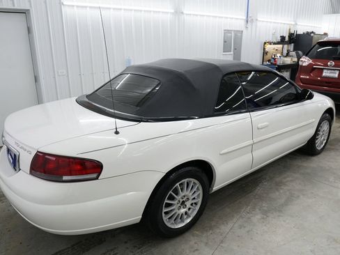 Used 2005 Chrysler Sebring Touring image 16